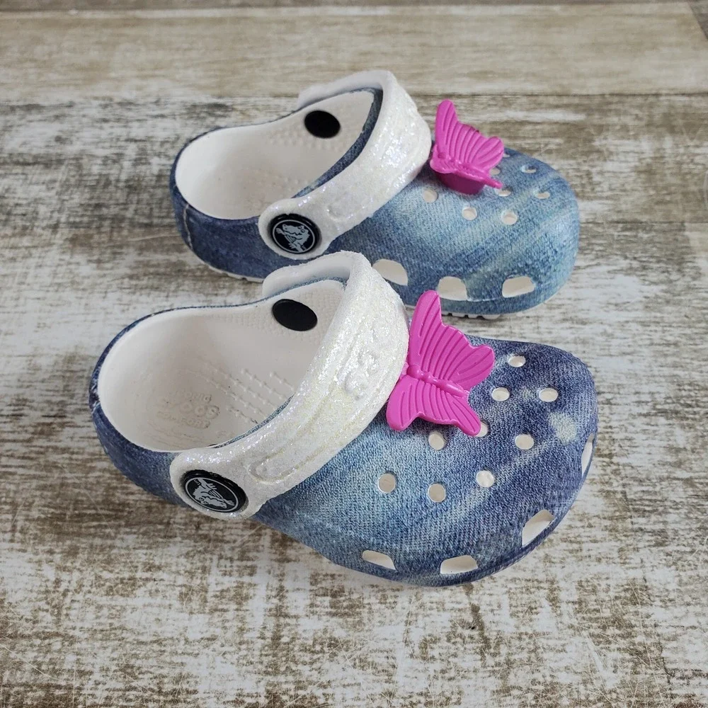Crocs Classic Clogs Kids Sz 5 Comfort White Blue Denim Ankle Strap Slip-On Shoes